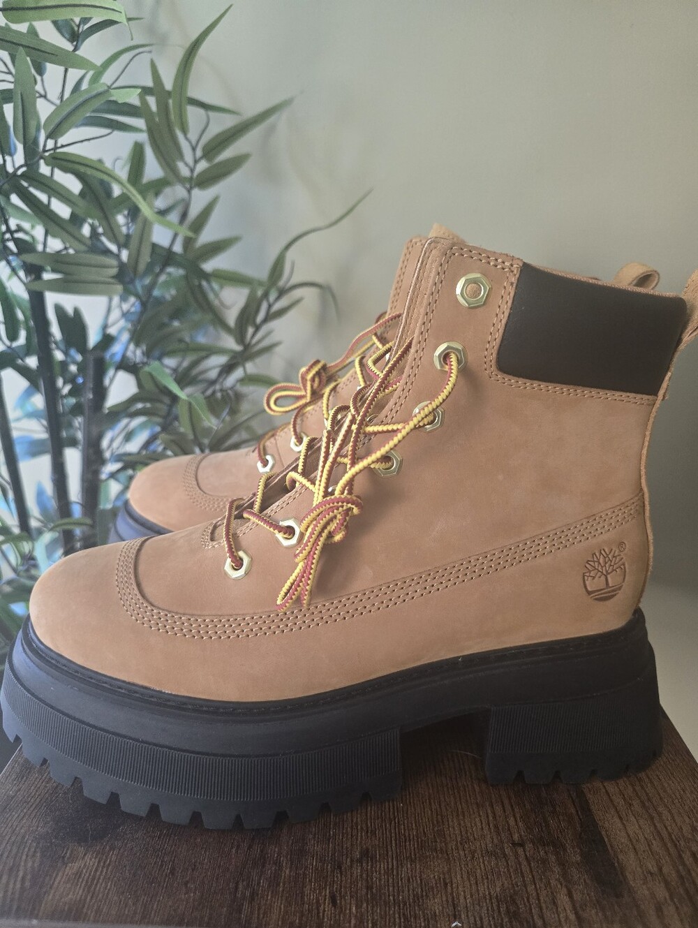 Timberland Women's Tan Nubuck Platform Lace-Up Boots, Size 7.5, Wheat